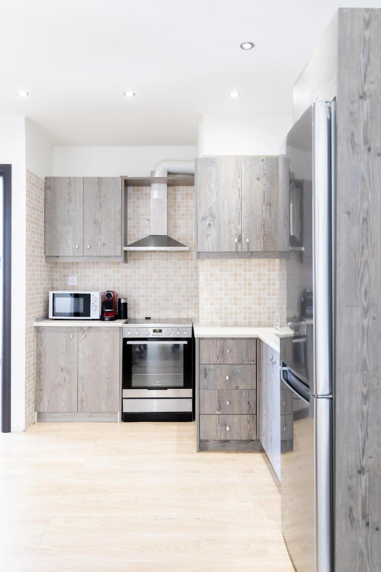 Modern Apt In Glyfada A Breath Away From The Sea - The View Atenas Exterior foto